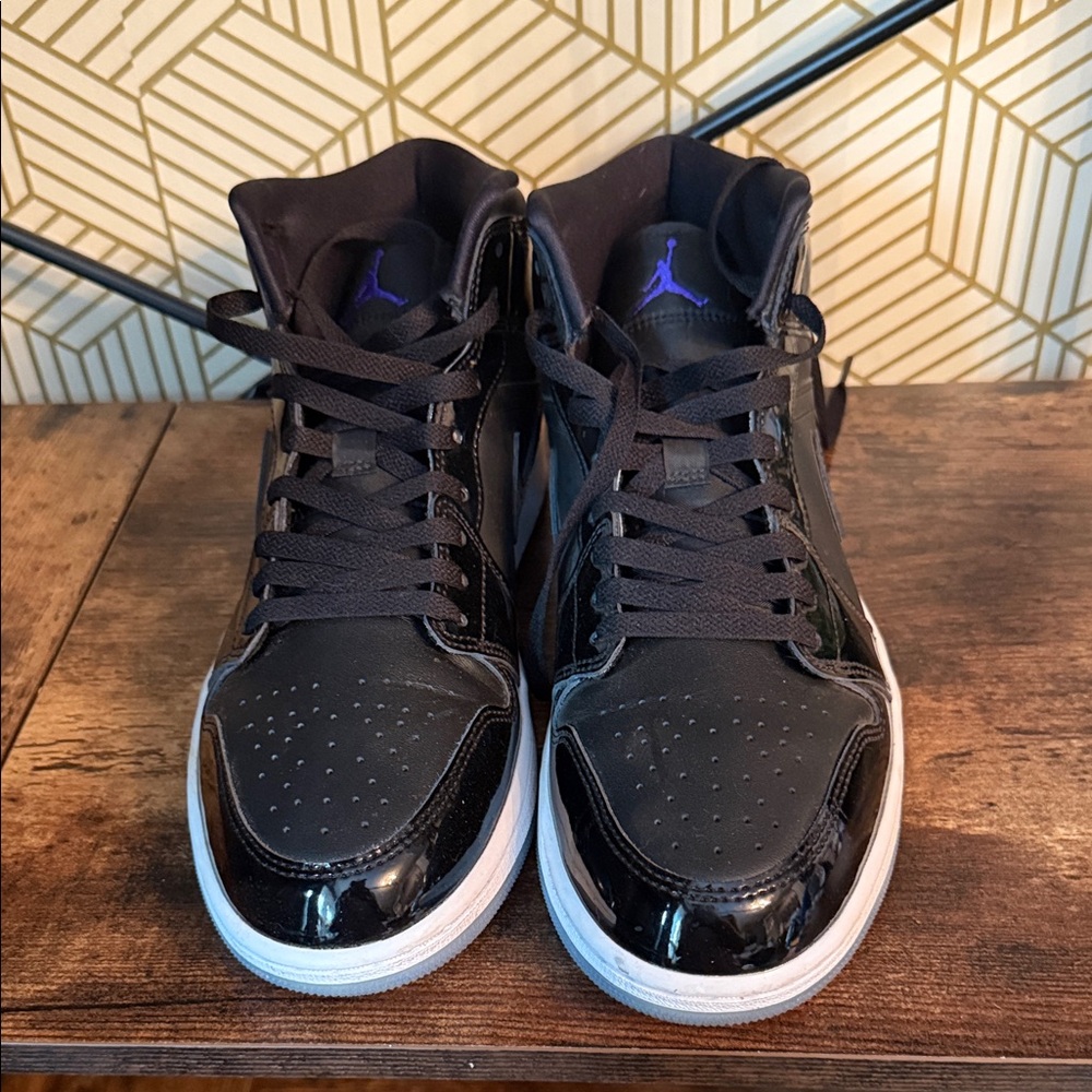 Nike Jordan 1s Space Jams - Picture 2 of 4